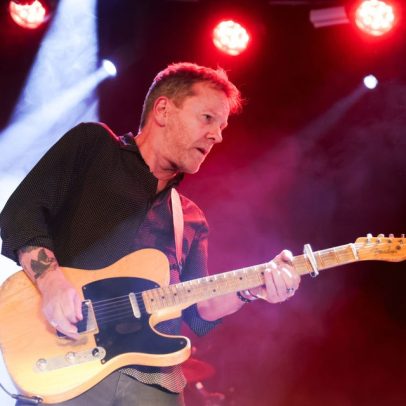 Kiefer Sutherland cancela parte da turnê por baixa venda de ingressos