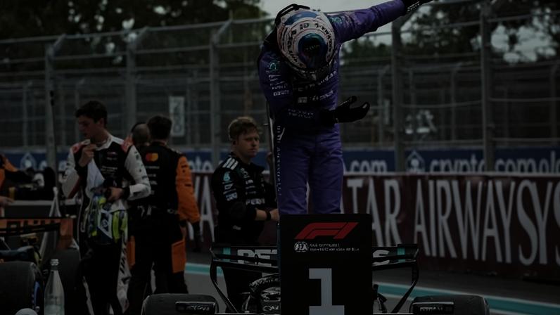 Kimi Antonelli comemora vitória no GP de Miami da Fórmula 1