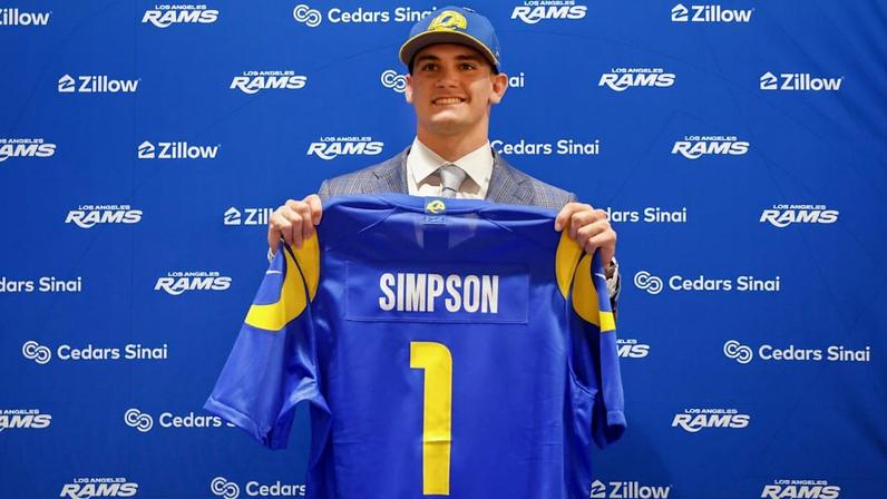 Ty Simpson destaca vantagem de aprender com Stafford e Adams