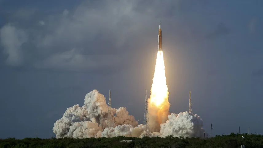 A engenharia levou a Artemis II ao espaço, mas são Homero, Virgílio, Dante e outros que explicam por que vale a pena ir até lá. (Foto: Cristobal Herrera-Ulashkevich/EFE/EPA)