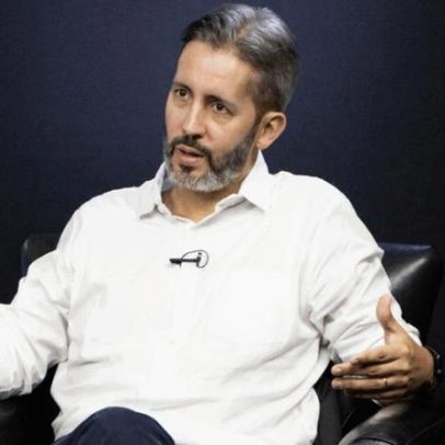 Pré-candidato afirma que PT chamou PSB para chapa em Brasília