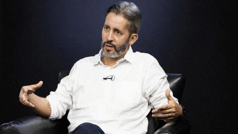 Pré-candidato afirma que PT chamou PSB para chapa em Brasília