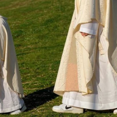 Documentário do Vaticano mostra Leão X usando tênis Nike