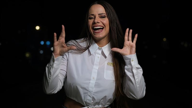 Em entrevista recente, Viviane Araújo disse ter ficado desconfortável em beijar Belo