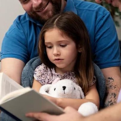 Estudo aponta que 53% das famílias raramente leem para crianças