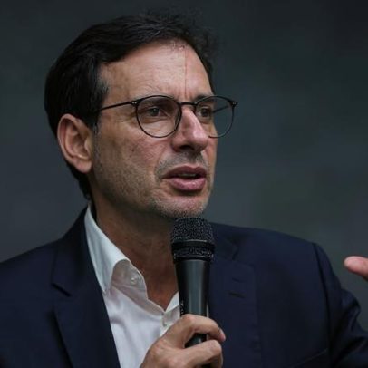 Relator da PEC do fim da escala 6x1 fecha três pareceres e aguarda Motta