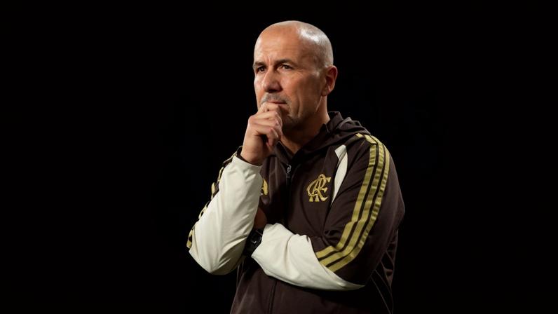 Leonardo Jardim admitiu falhas de Rossi, mas passou apoio ao goleiro do Flamengo