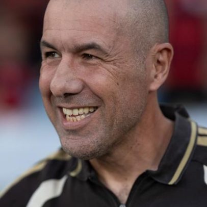 Flamengo busca reduzir perdas no elenco e arrecadar com vendas paralelas