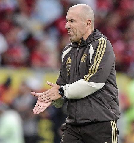 Leonardo Jardim ainda não repetiu escalação desde que assumiu o Flamengo