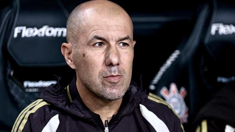 Leonardo Jardim, técnico do Flamengo, durante jogo contra o Corinthians, pelo Campeonato Brasileiro