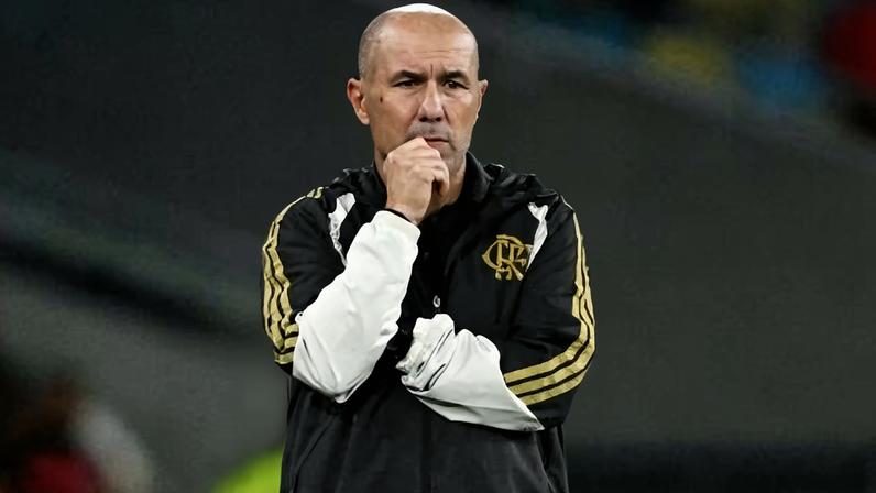 Jardim fala de reforços e não vê críticas após derrota para Palmeiras