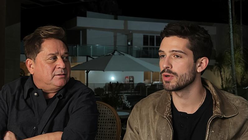 João Guilherme entrevista Leonardo e pergunta se ele faria "cenas de nudez"