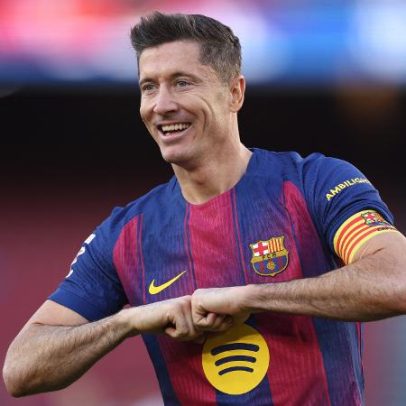 Lewandowski se despede do Barcelona após missão cumprida