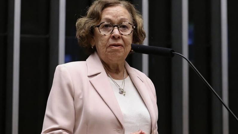 CCJ aprova apoio para mães de bebês com deficiência