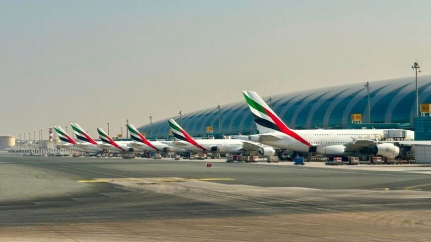 Aeronaves do Emirates Airlines no Aeroporto de Dubai