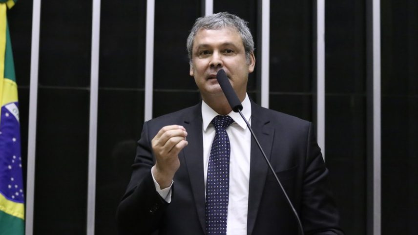 Deputado Lindbergh Farias (PT-RJ) no plenário da Câmara — Foto: Kayo Magalhães/Câmara dos Deputados