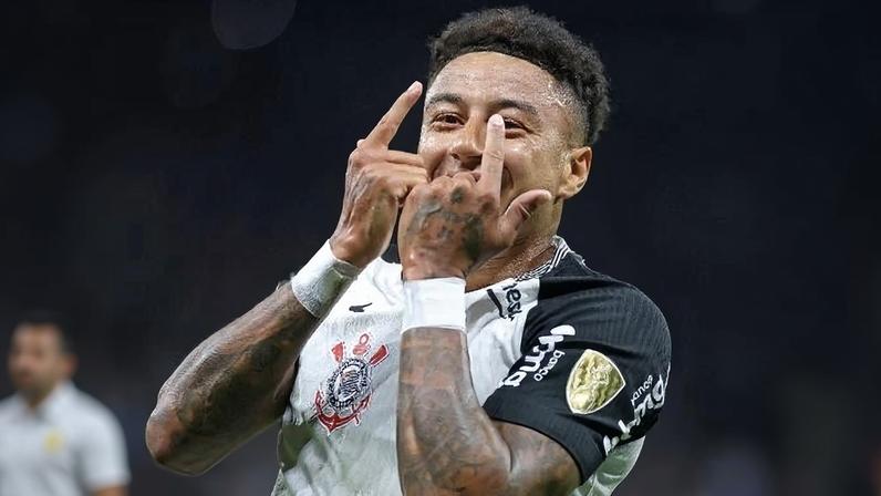 Lingard comemora segundo gol do Corinthians sobre o Peñarol