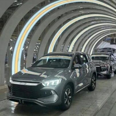 Vendas de carros na China caem pelo sétimo mês, e montadoras expandem global