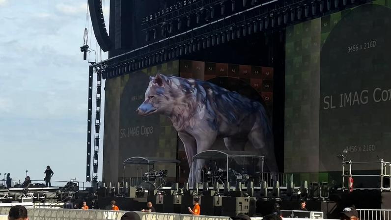 Fãs de Shakira já garantem lugares e acompanham preparativos