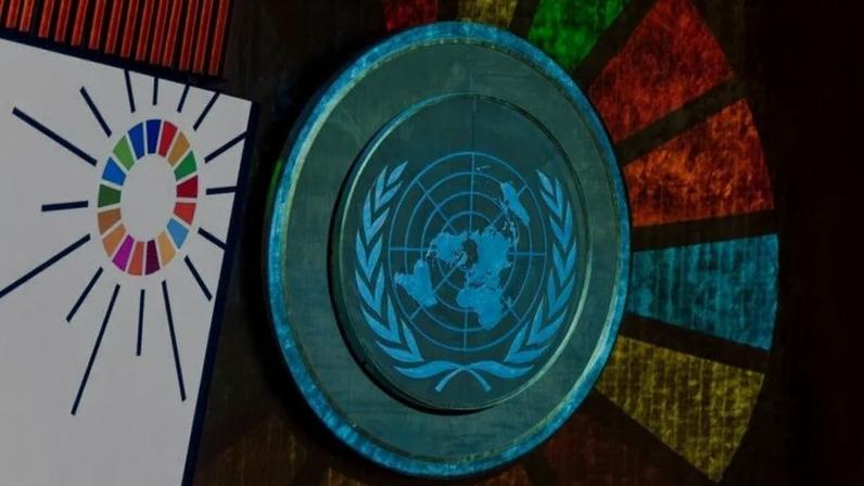 Na imagem, a logo da ONU; organização diz que a guerra no Oriente Médio afetará diretamente a economia global