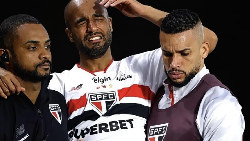 Lucas Moura deixa o campo carregado no empate do São Paulo contra o Bahia