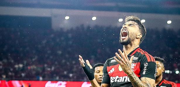 Lucas Paquetá comemora seu gol na vitória do Flamengo por 3 a 1 sobre o Santos