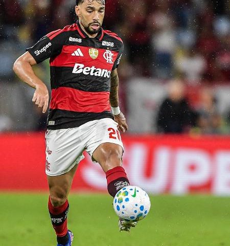 Lucas Paquetá, do Flamengo, em ação contra o Cruzeiro, pelo Campeonato Brasileiro