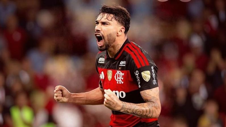 Lucas Paquetá vibra com seu gol pelo Flamengo sobre o Cusco