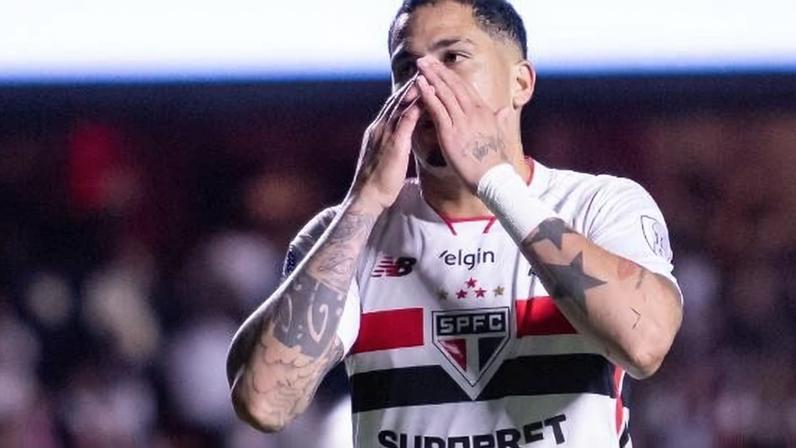 Luciano do São Paulo lamenta durante jogo contra o Millonarios pela Copa Sul-Americana