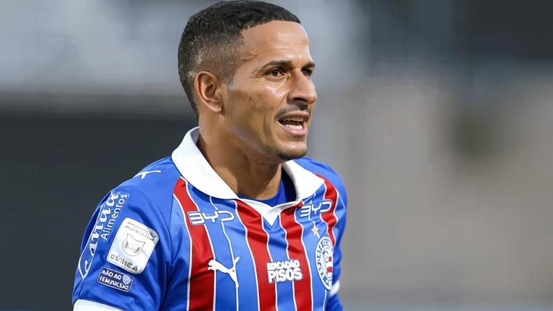 Luciano Juba, do Bahia, comemora gol marcado contra o São Paulo, pelo Brasileirão