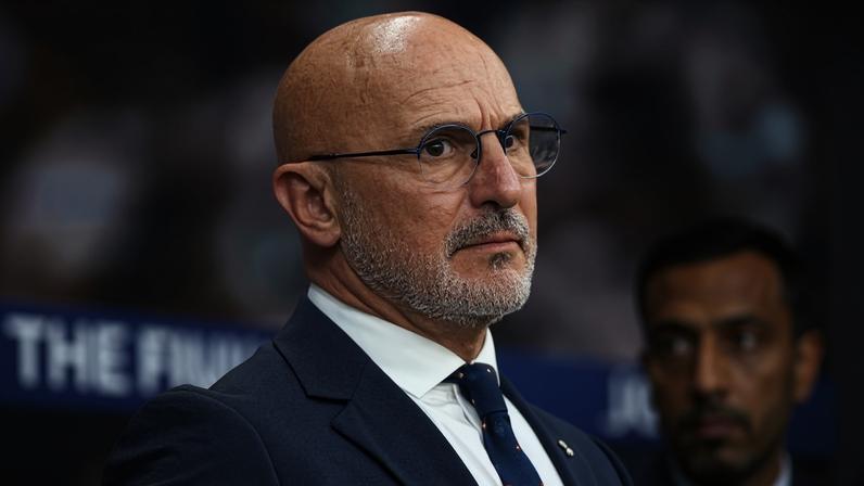 Luís de la Fuente, técnico da Espanha, durante jogo contra a Inglaterra