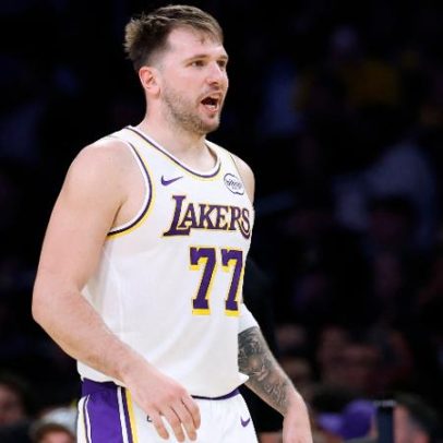 Ex-WWE critica Doncic, cita pressão e salário de R$ 226 milhões