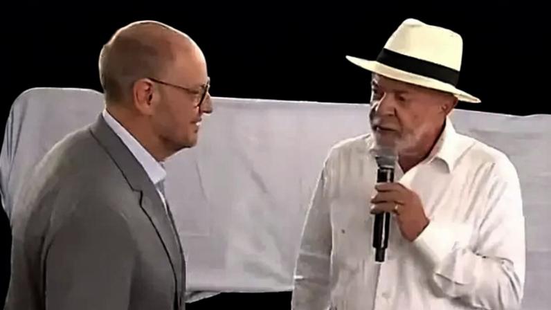 CONSELHO - Em evento, Lula aproveita para revelar suas expectativas do governador interino (à esq)