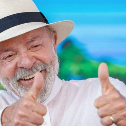 Lula recebe aves na Granja do Torto e celebra frango nordestino