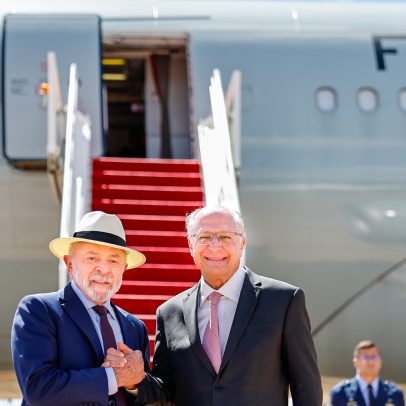 Lula parte para os EUA e posta foto com Alckmin: 'Bom trabalho'