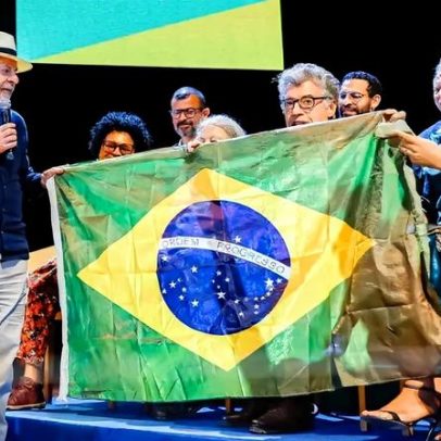 Lula critica quem prefere falar em inglês em vez de português