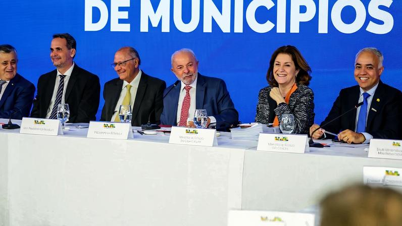 O presidente Lula em encontro com a Confederação Nacional dos Municípios na quarta-feira (21/5)