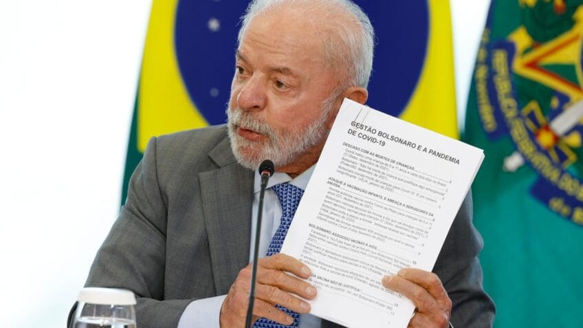 Lula apresenta dossiê sobre pandemia envolvendo Bolsonaro
