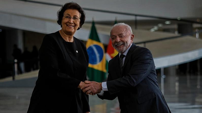 O presidente Lula recebe a presidente do Suriname, Jennifer Simons, no Palácio do Planalto.