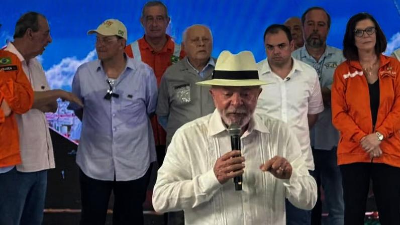 Lula elogia rivalidade entre Caprichoso e Garantido — Foto: Patrick Marques/g1 AM