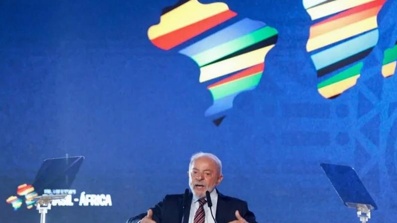 "Negam a ciência, censuram as artes e transformam as salas de aula em instrumentos de dominação”, declarou