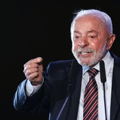 Lula acusa direita de tentar calar professores e censurar universidades