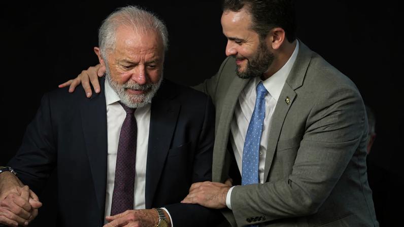 Brasília (DF), 07/01/2026 - O presidente Luiz Inácio Lula da Silva e o ministro da Fazenda interino, Dario Durigan em cerimônia no Palácio do Planalto. (Marcelo Camargo/Agência Brasil)