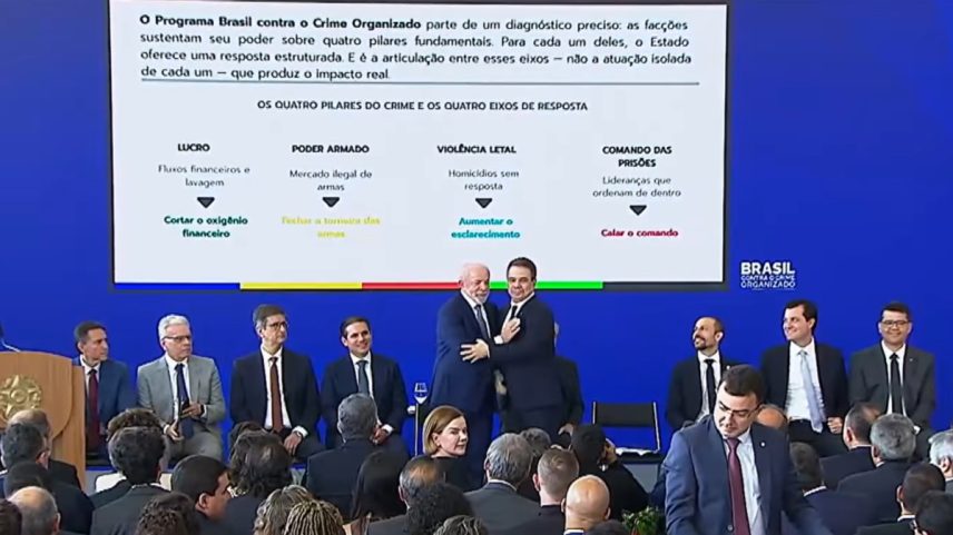Lula e o ministro da Justiça, Lima e Silva, que costurou com outros ministérios o programa lançado nesta terça-feira (12). (Foto: reprodução/Youtube Canal Gov)