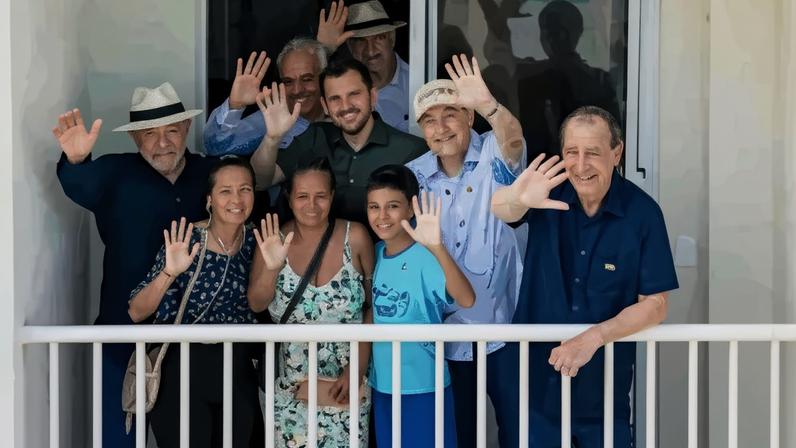 Lula em varanda de apartamento do Minha Casa, Minha Vida entregue em Manaus