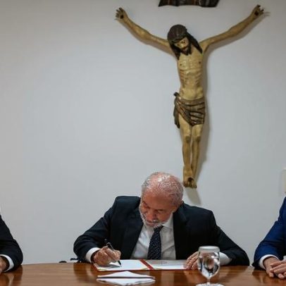 Lula assina MP com subsídio de até R$ 0,89 por litro de gasolina