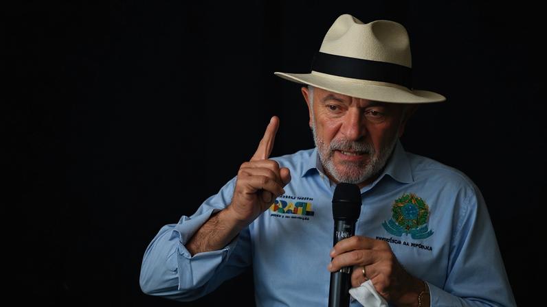 “Esse tal de Comando Vermelho e esse tal de PCC são terroristas para as comunidades brasileiras, para a sociedade brasileira, para o povo da periferia desse país”, declarou