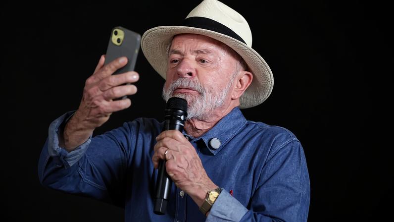 Presidente Lula no celular