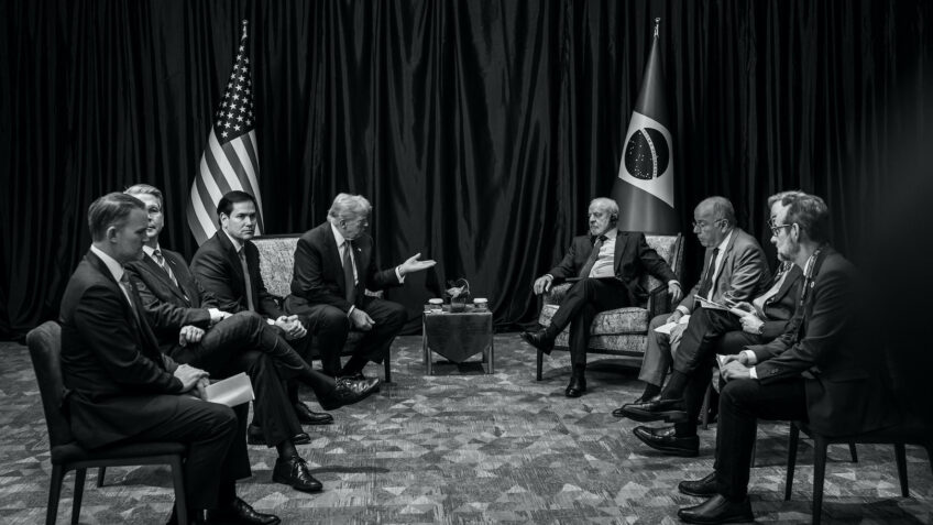 A declaração veio em resposta a jornalistas que perguntaram se Lula havia mudado sua opinião sobre Trump, a quem já chamou de belicista no passado