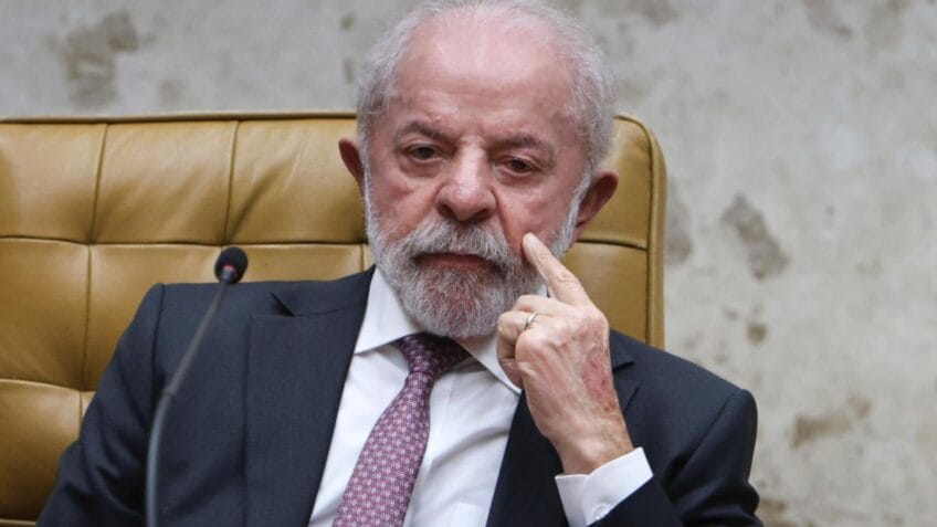 Governo terá que prestar contas sobre os gastos com cartões corporativos no período estabelecido
